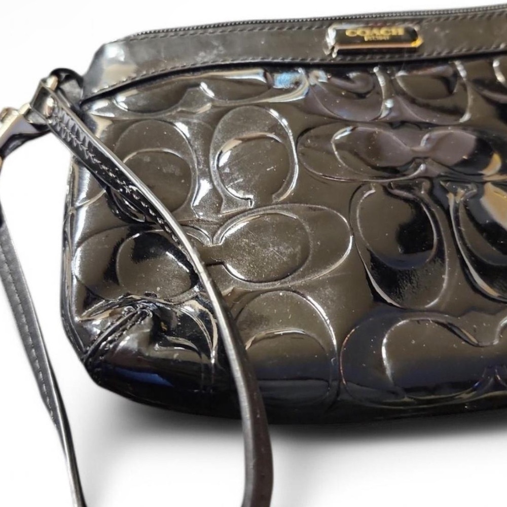 Coach Black Clutch Wristlet Elegant Design